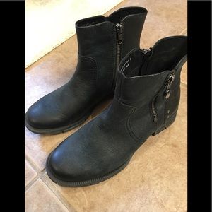 Born boots , black , 8.5